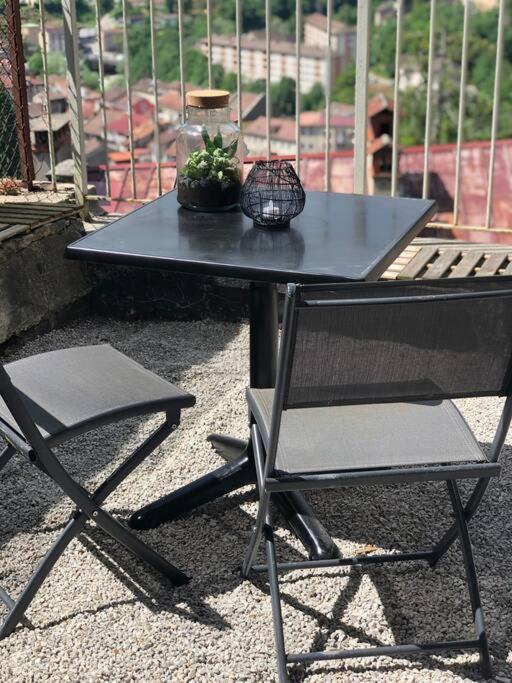 Charmant Logement & Terrasse Au Centre Historique Saint-Claude Extérieur photo